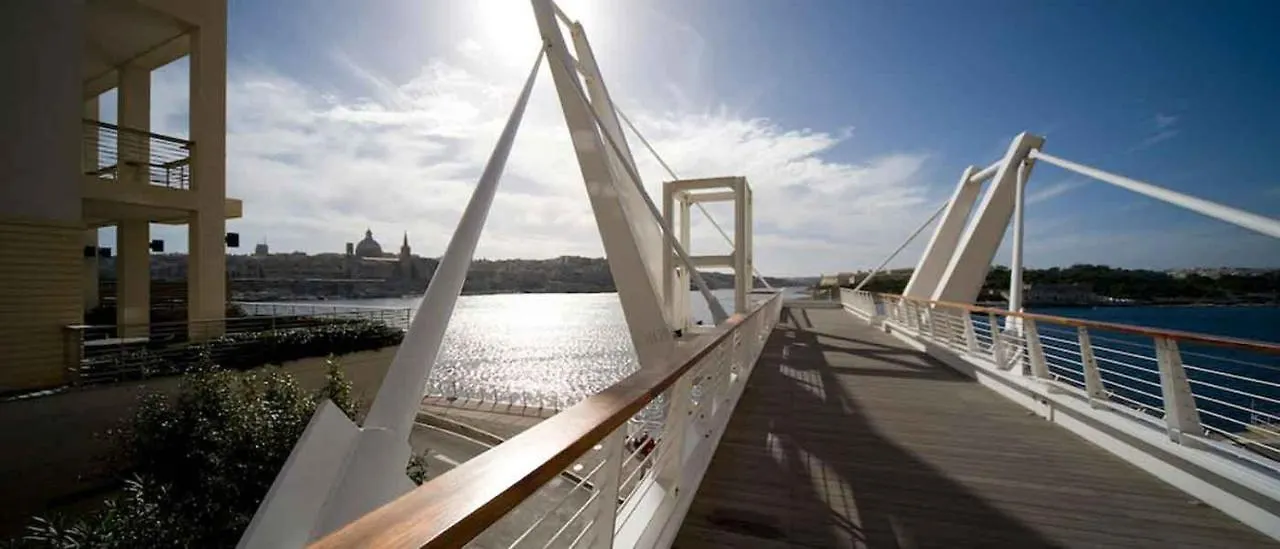 Seafront Luxury Apartment With Pool Sliema Malta