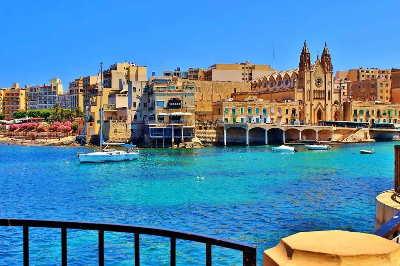 Seafront Luxury Apartment With Pool Sliema