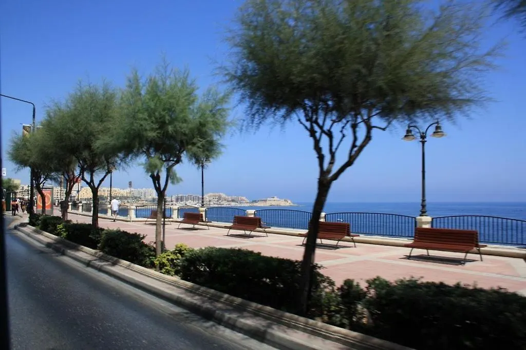 Seafront Luxury Apartment With Pool Sliema Malta