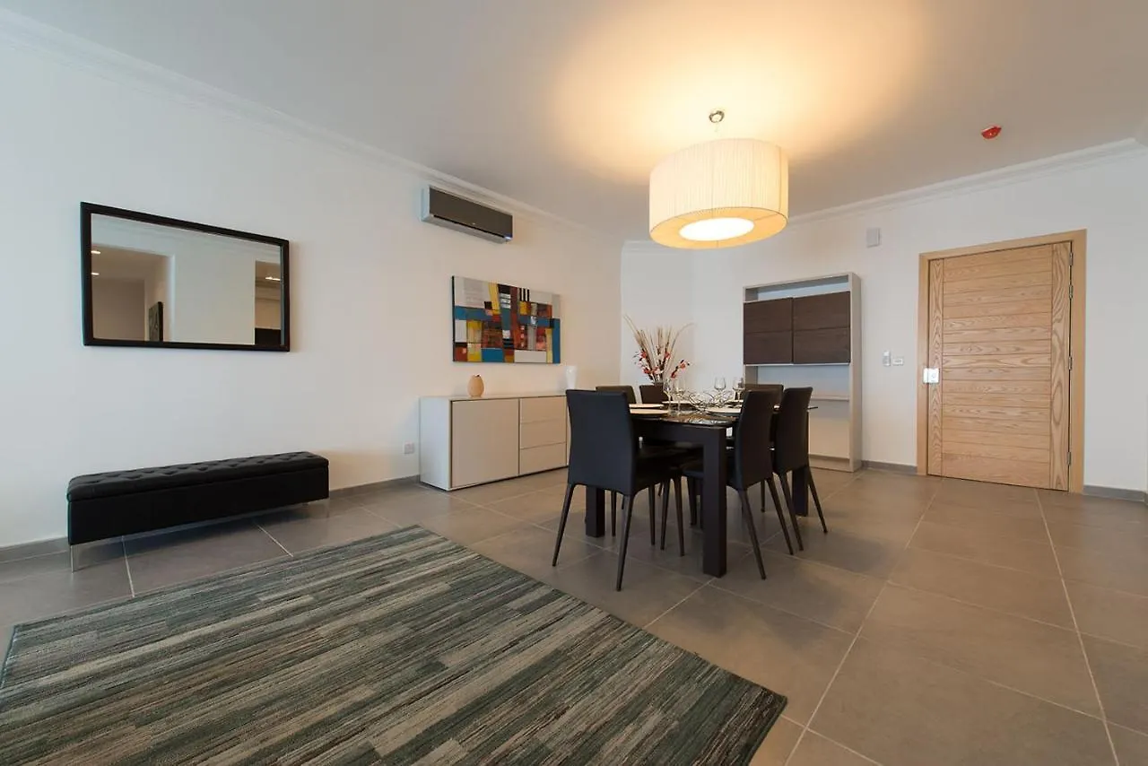 Seafront Luxury Apartment With Pool Sliema