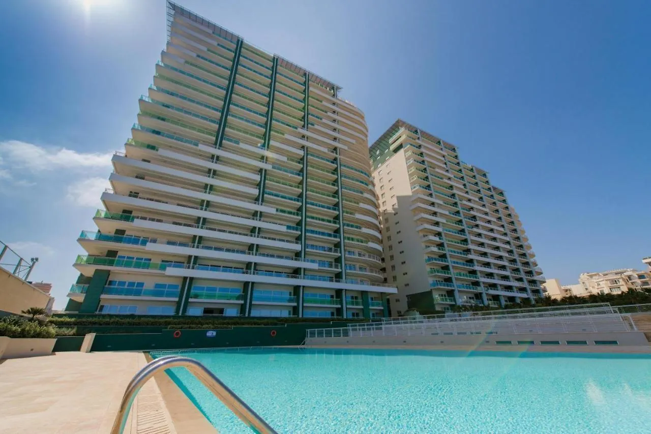 Seafront Luxury Apartment With Pool Sliema