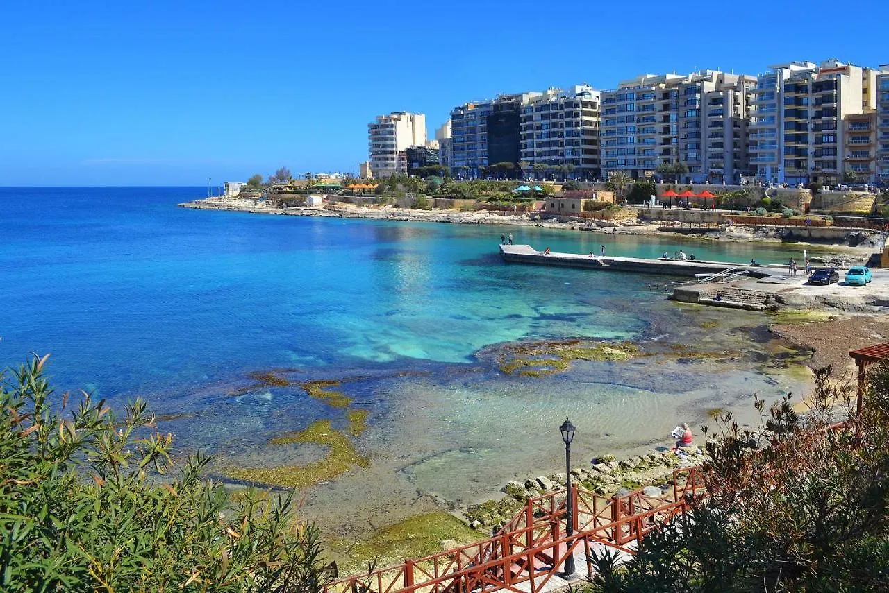 Seafront Luxury Apartment With Pool Sliema 0*,  Malta