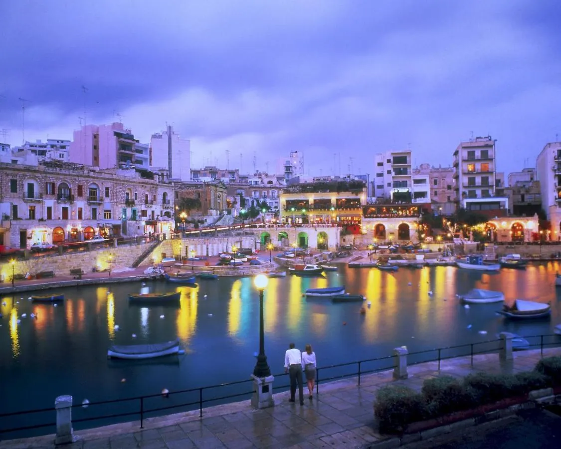 Seafront Luxury Apartment With Pool Sliema