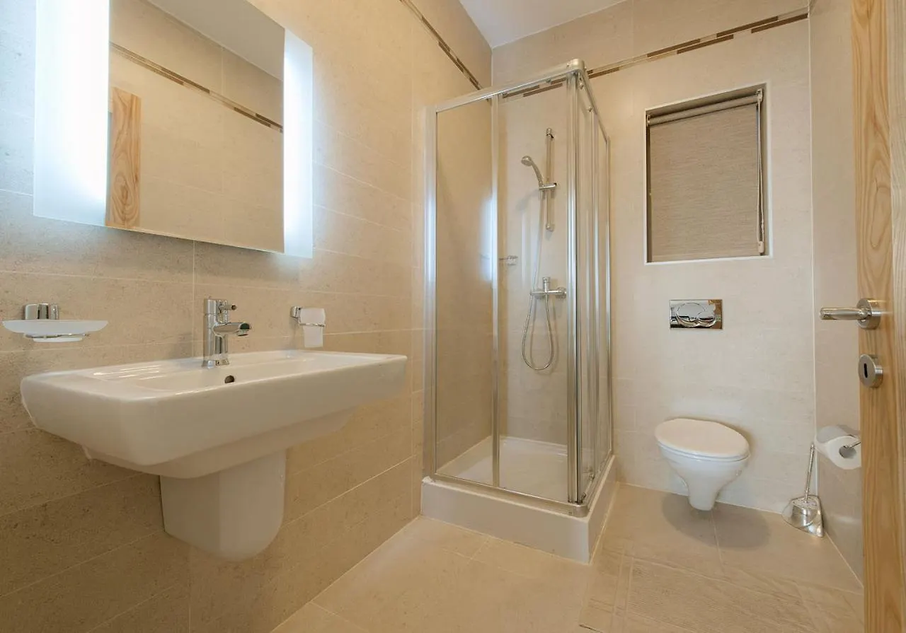 סליאמה Seafront Luxury Apartment With Pool