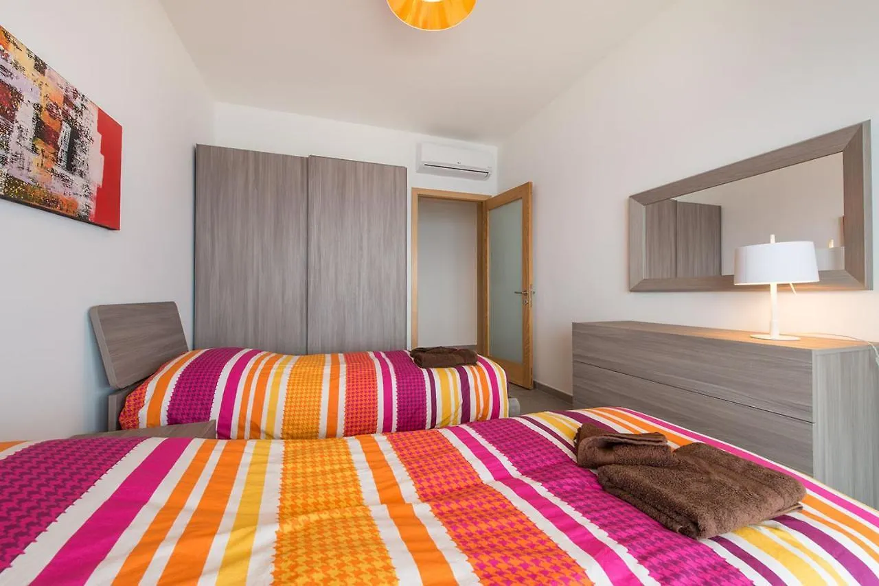 סליאמה Seafront Luxury Apartment With Pool מלטה
