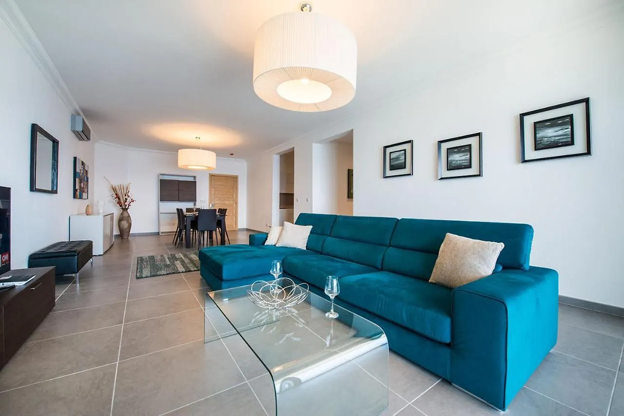 סליאמה Seafront Luxury Apartment With Pool