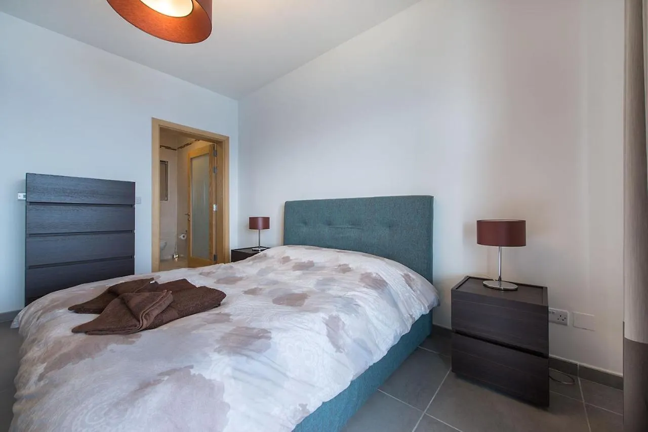 סליאמה Seafront Luxury Apartment With Pool